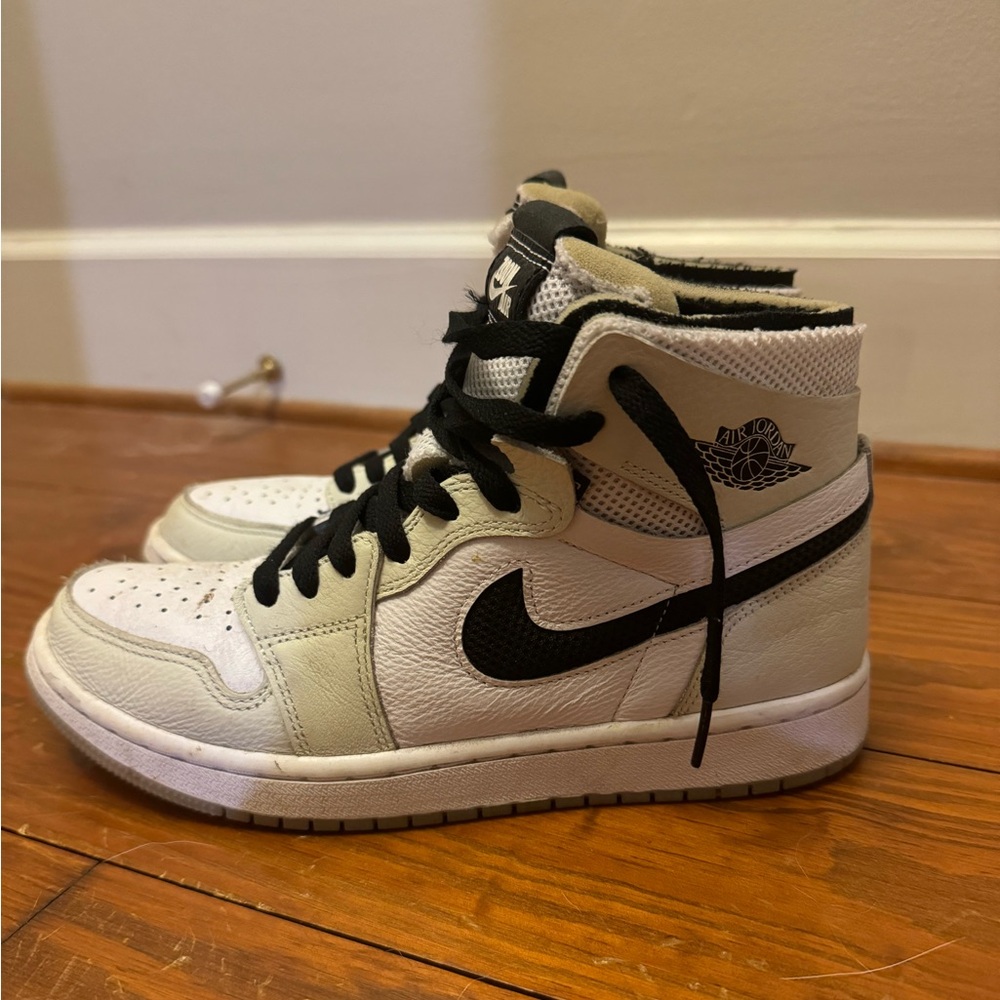 Woman’s Air Jordan 1 High Zoom Comfort ‘Light Bone’ Size 7.5.